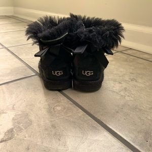 Girls black uggs, size 8